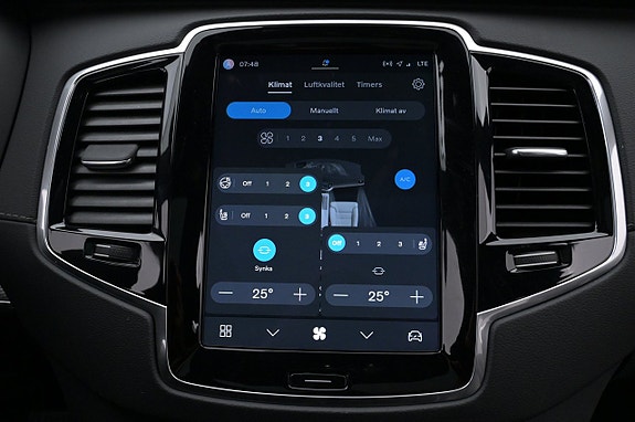Volvo XC90 14 of 27