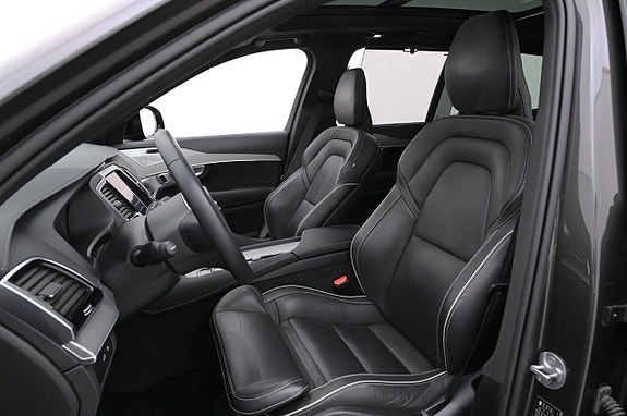 Volvo XC90 10 of 27