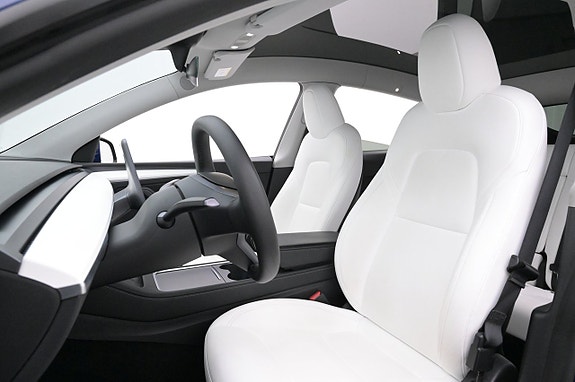 Tesla Model Y 9 of 27