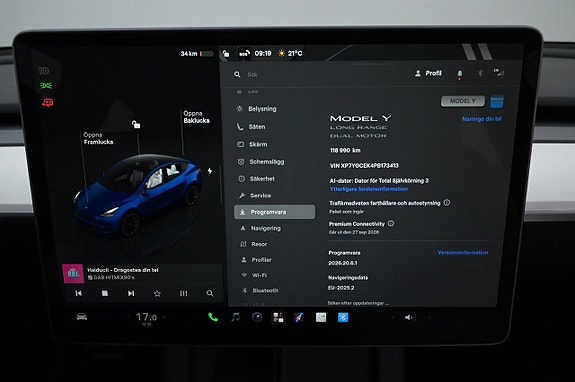 Tesla Model Y 14 of 27