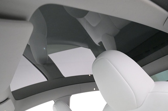 Tesla Model Y 25 of 27