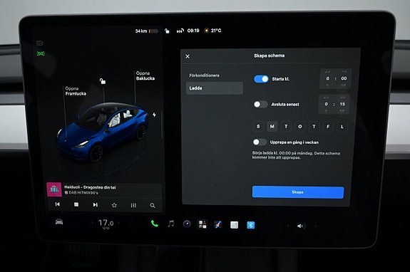 Tesla Model Y 16 of 27