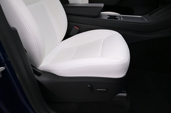 Tesla Model Y 13 of 27