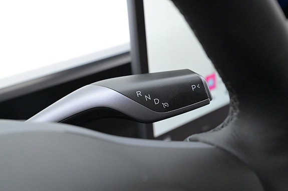 Tesla Model Y 8 of 27