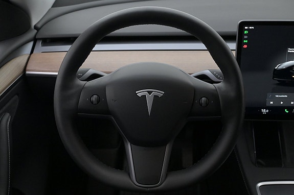 Tesla Model Y 7 of 27