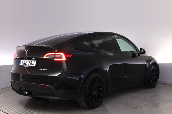 Tesla Model Y 5 of 27