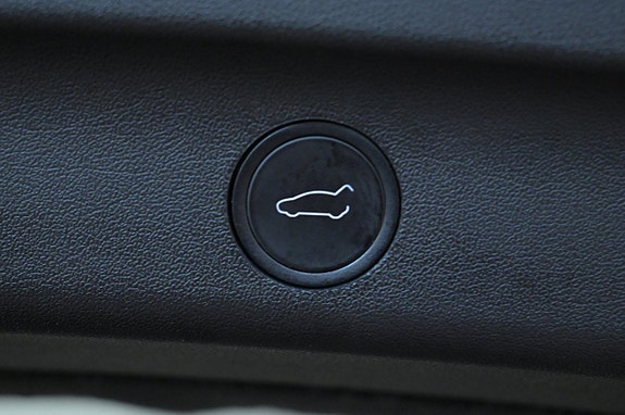 Tesla Model Y 22 of 27