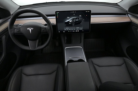 Tesla Model Y 6 of 27