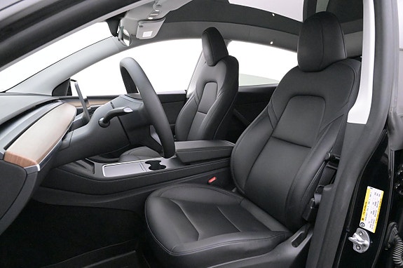 Tesla Model Y 8 of 27