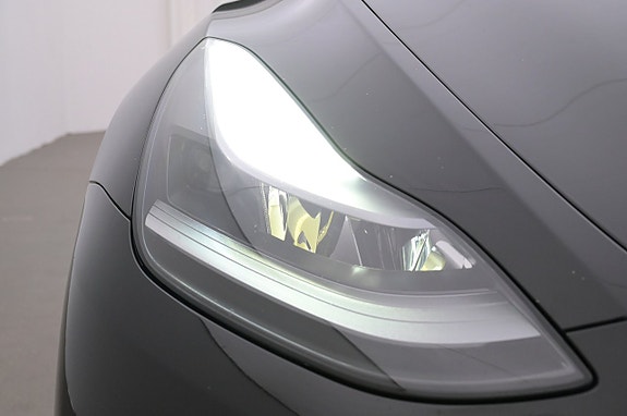 Tesla Model Y 26 of 27