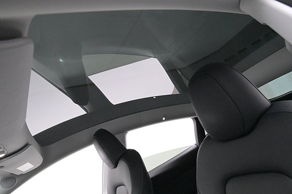 Tesla Model Y 19 of 27