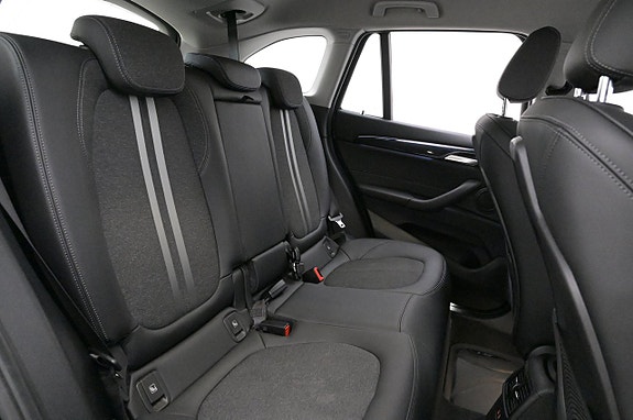 BMW X1 20 of 27
