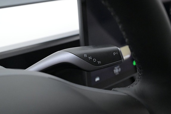 Tesla Model Y 8 of 27