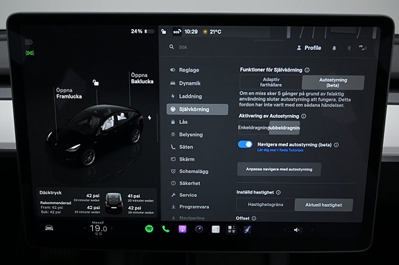 Tesla Model Y 15 of 27