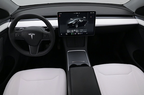 Tesla Model Y 6 of 27