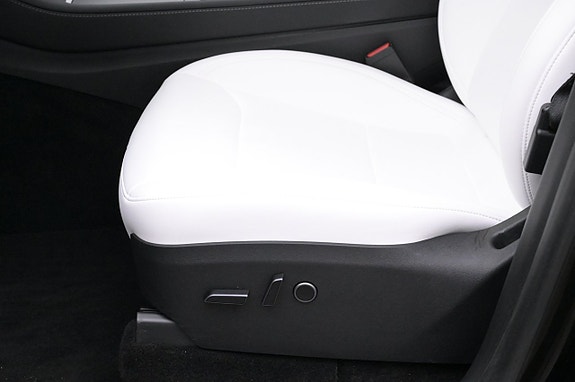 Tesla Model Y 11 of 27