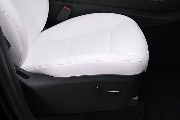 Tesla Model Y 13 of 27