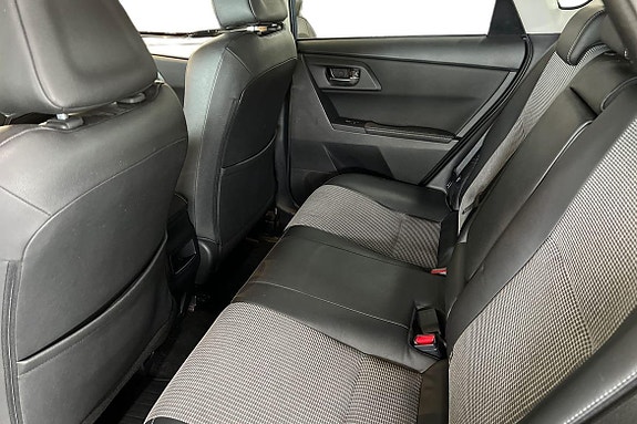 Toyota Auris 11 of 23