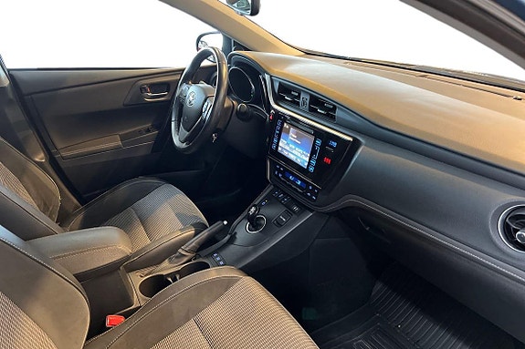 Toyota Auris 7 of 23