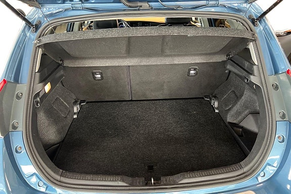 Toyota Auris 12 of 23