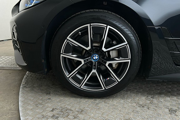 BMW i4 12 of 28