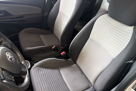 Toyota Yaris 10 of 23