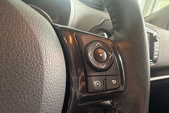 Toyota Yaris 14 of 23