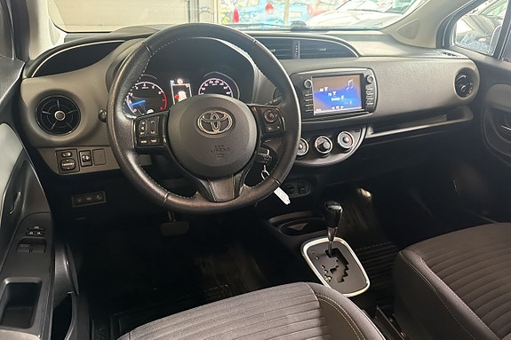 Toyota Yaris 11 of 23