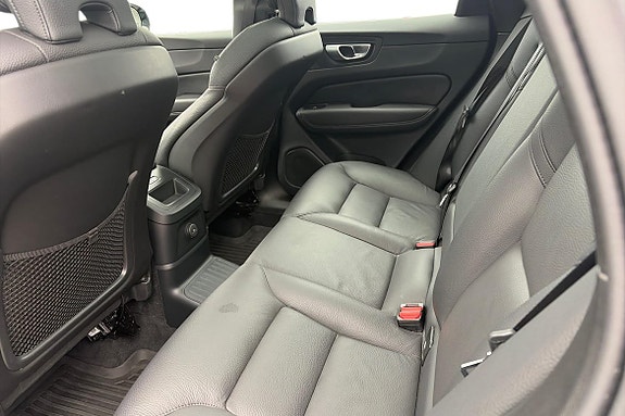 Volvo XC60 13 of 21