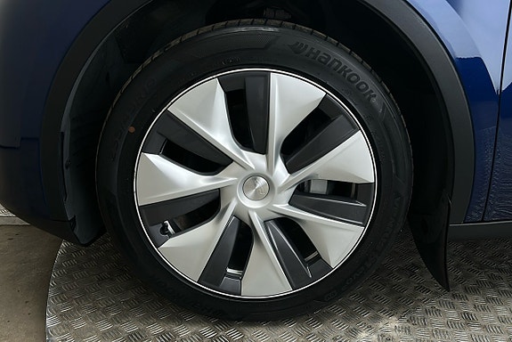 Tesla Model Y 11 of 26