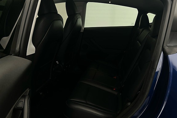 Tesla Model Y 12 of 26