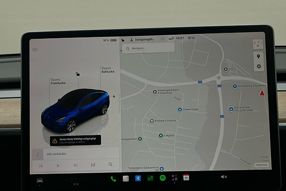 Tesla Model Y 7 of 26