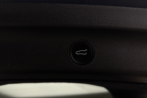 Tesla Model Y 14 of 26
