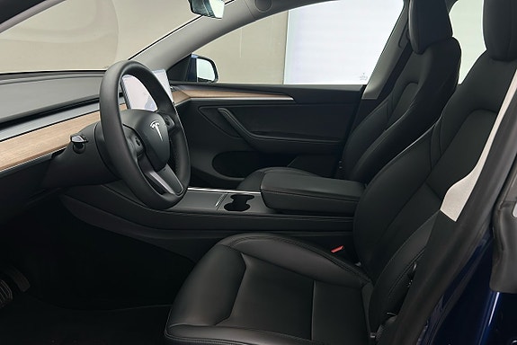 Tesla Model Y 9 of 26