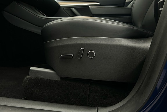 Tesla Model Y 16 of 26