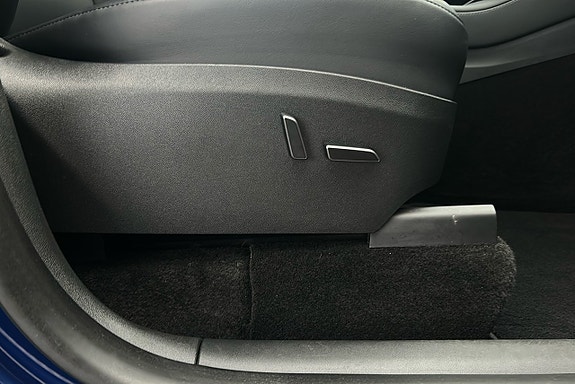 Tesla Model Y 17 of 26