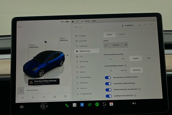 Tesla Model Y 25 of 26