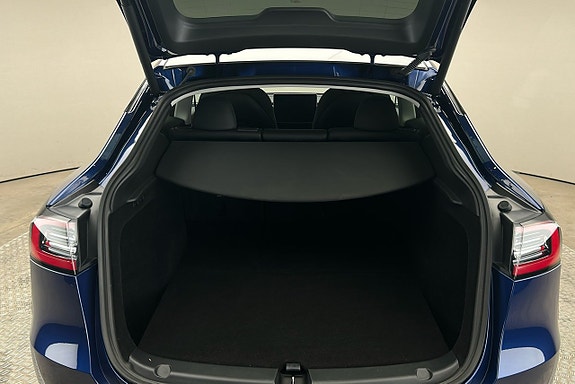 Tesla Model Y 13 of 26