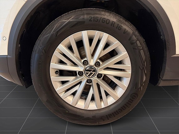 Volkswagen T-Roc 5 of 11