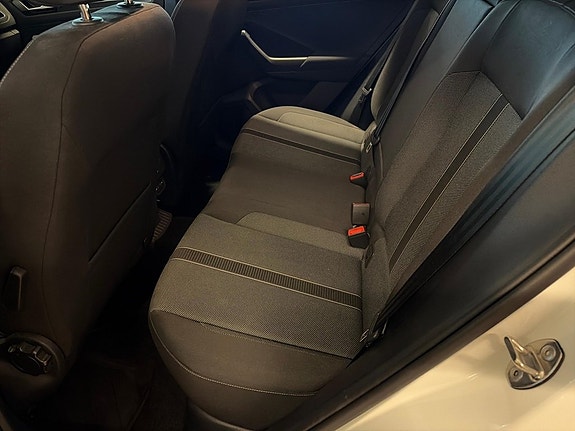 Volkswagen T-Roc 10 of 11