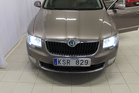 Skoda Superb 2 of 10