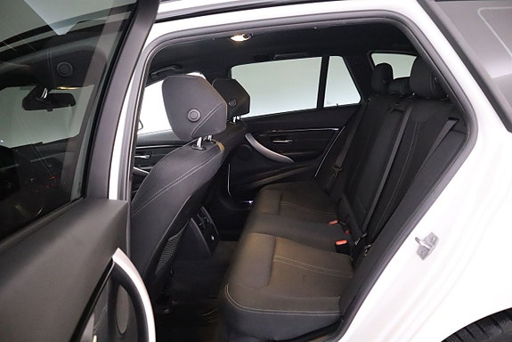 BMW 320 12 of 25