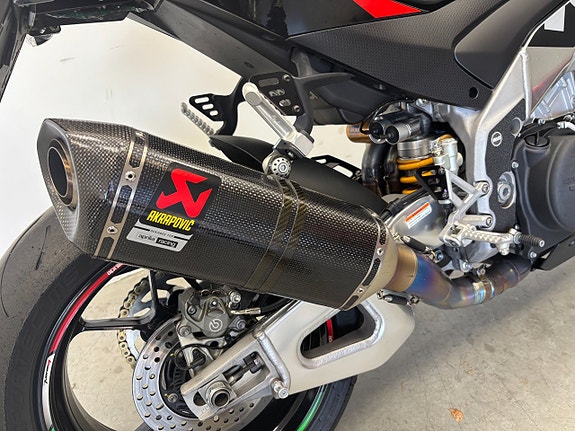 Aprilia Tuono V4 1100 Factory Akrapovic 9 of 10