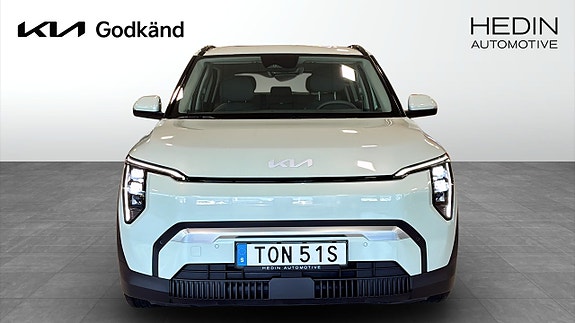 Kia EV3 2 of 12