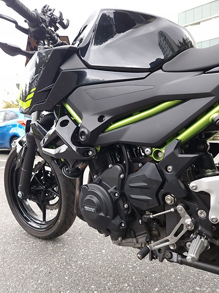 Kawasaki Z400 8 of 11