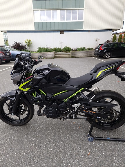Kawasaki Z400 6 of 11