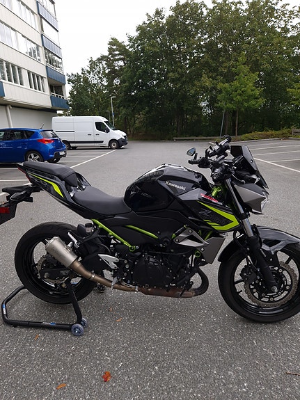 Kawasaki Z400 2 of 11