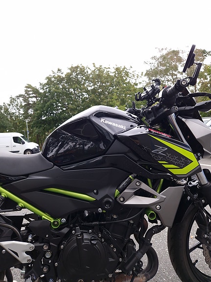 Kawasaki Z400 3 of 11