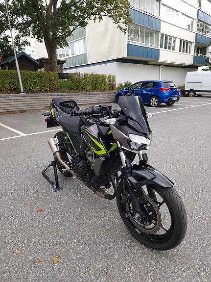 Kawasaki Z400 5 of 11