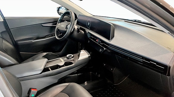 Kia EV6 3 of 9